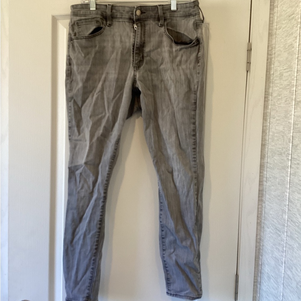 Universal Thread women’s Gray Denim Jeans size 14/32R EUC